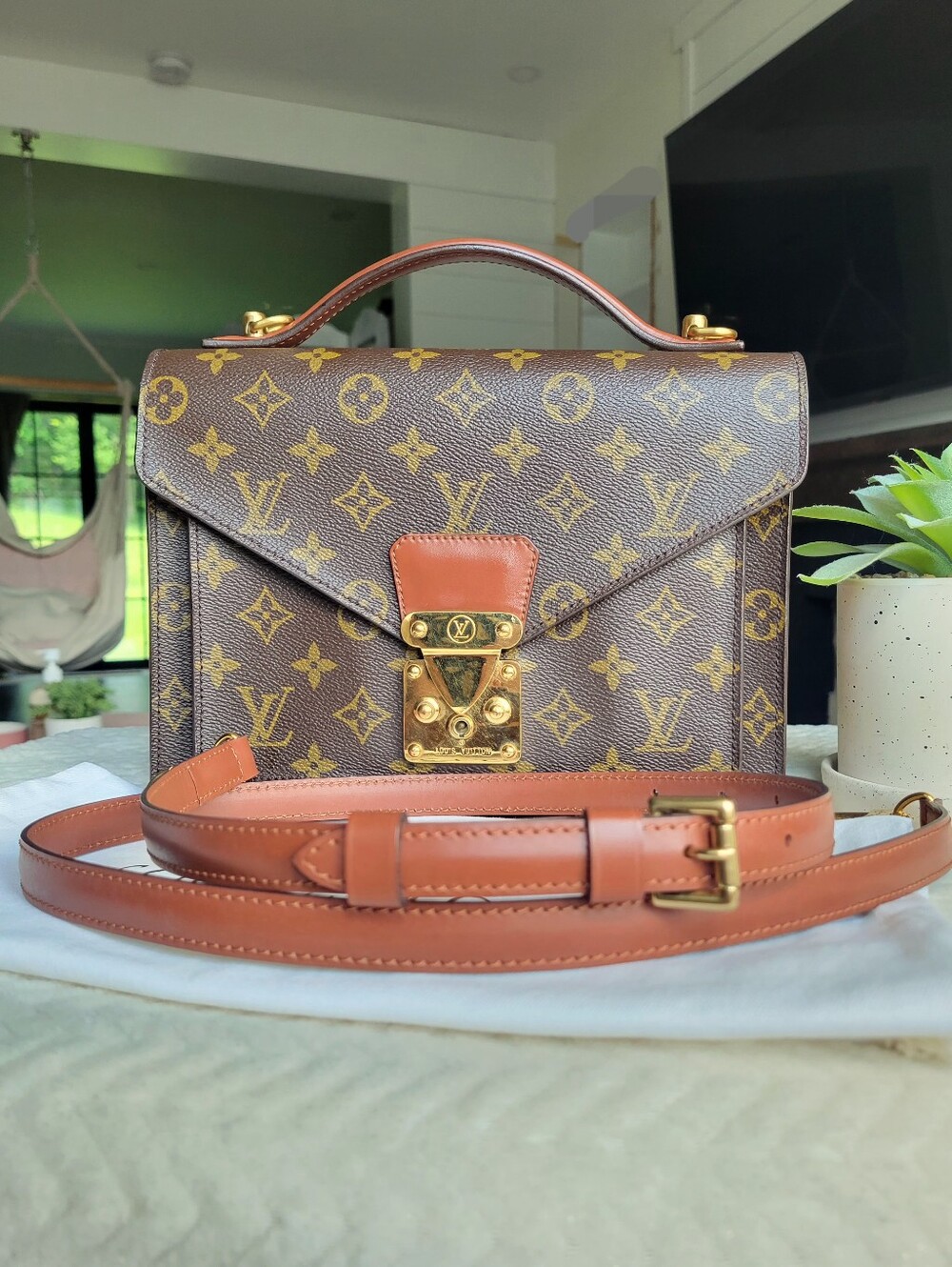 BEAUTIFUL💕 Louis Vuitton Crossbody Shoulder Bag Monogram - Monceau 26